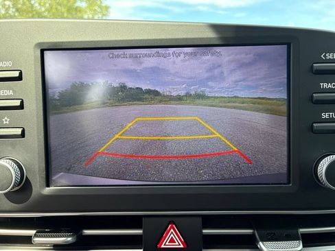 Used 2022 Hyundai Elantra SEL FWD image 19