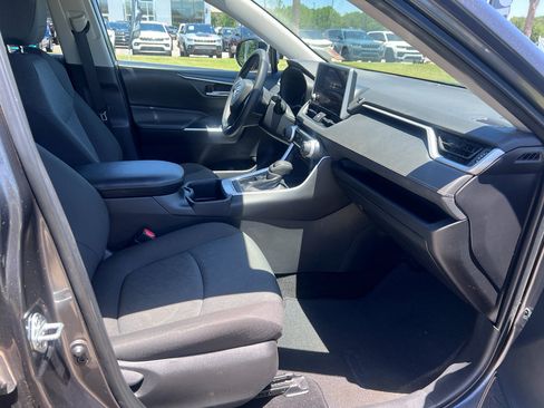 Used 2024 Toyota RAV4 XLE w/ Convenience Package FWD image 13