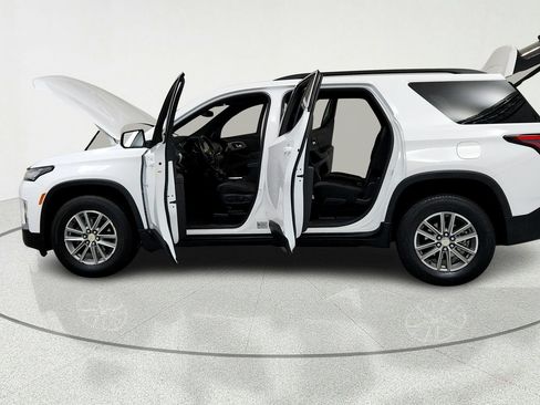Certified 2023 Chevrolet Traverse LT FWD image 10