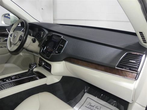 Used 2017 Volvo XC90 T6 Momentum w/ Vision Package AWD/4WD image 25