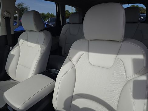 New 2025 Kia Telluride S image 24