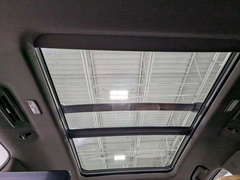 Used 2023 Cadillac Escalade Premium Luxury image 18