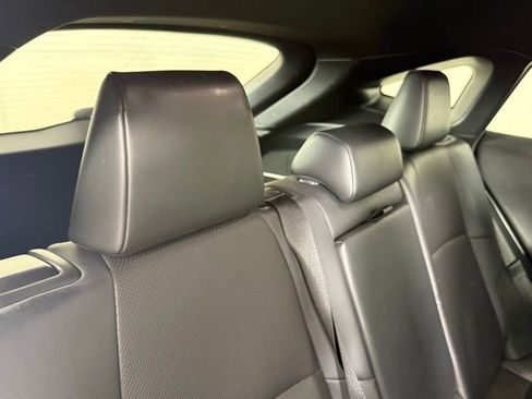 Used 2021 Toyota Venza XLE image 24