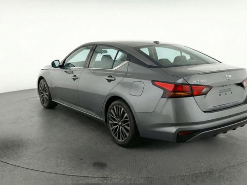 Used 2025 Nissan Altima 2.5 SV FWD image 5