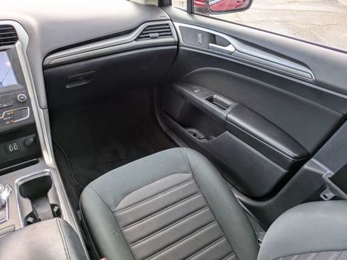 Used 2020 Ford Fusion SE FWD image 16
