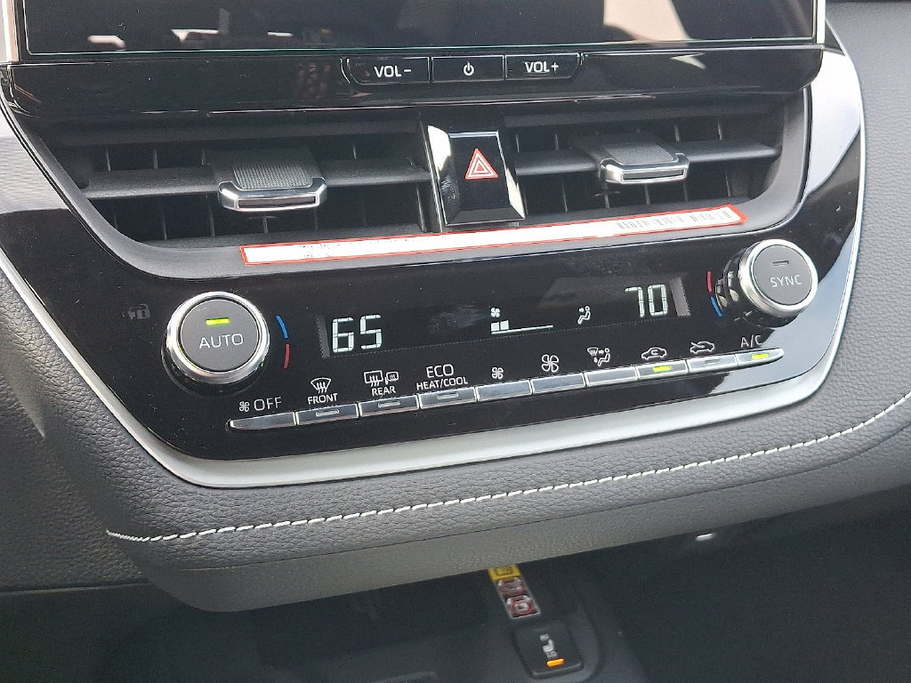 Used 2027 Toyota Corolla XSE FWD image 16