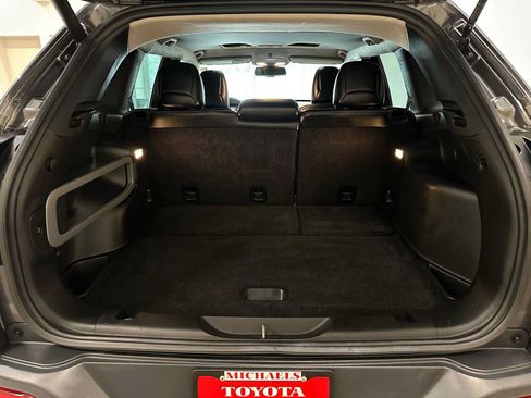 Used 2015 Jeep Cherokee Limited w/ Luxury Group AWD/4WD image 32