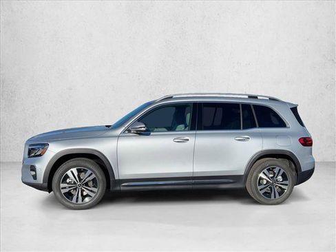 Used 2026 Mercedes-Benz GLB 250 4MATIC image 5