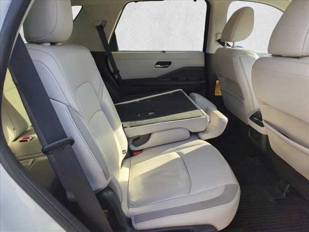 Used 2023 Nissan Pathfinder SL AWD/4WD image 26