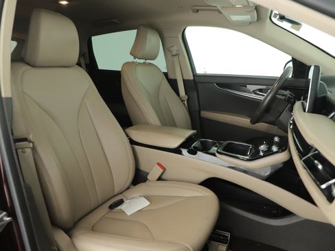 Used 2023 Lincoln Nautilus Standard image 5