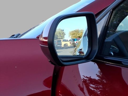 Used 2025 Chevrolet Equinox ACTIV w/ Safety and Technology Package image 31