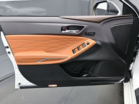 Used 2019 Toyota Avalon Limited image 10