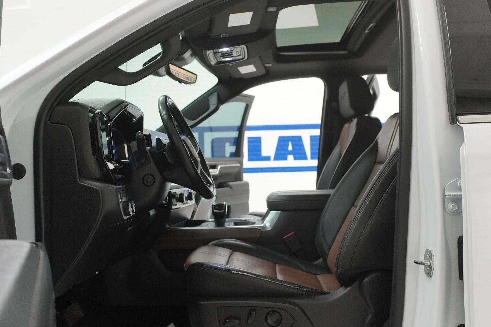 Used 2023 Chevrolet Silverado 1500 High Country w/ High Country Premium Package AWD/4WD image 5