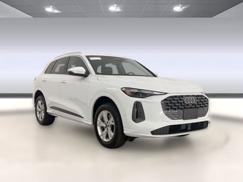 Certified 2025 Audi Q5 Premium w/ Convenience Package AWD/4WD image 6