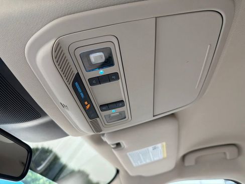 Used 2021 Ford Explorer Limited w/ Equipment Group 301A image 23