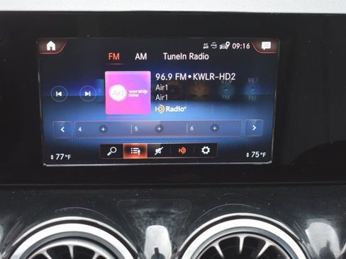 Used 2021 Mercedes-Benz GLB 250 image 23