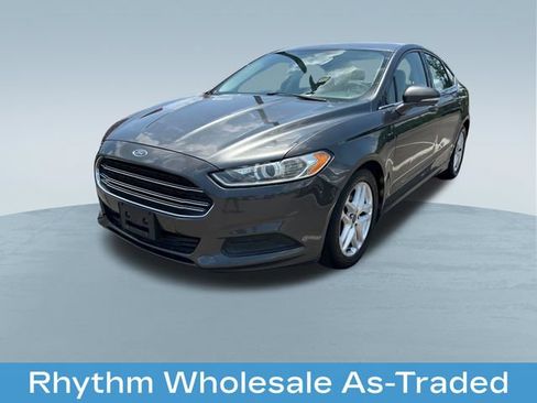 Used 2015 Ford Fusion SE FWD image 3