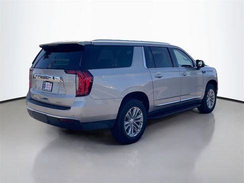 Used 2024 GMC Yukon XL SLT w/ SLT Luxury Package image 7