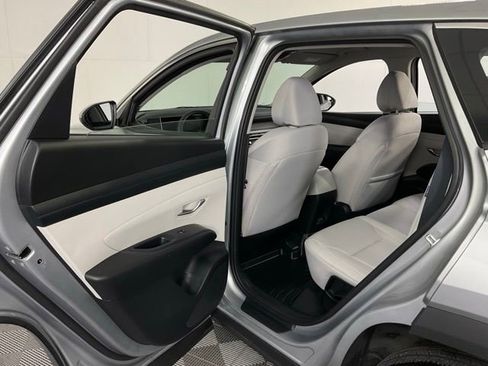 Used 2025 Hyundai Tucson SE FWD image 33