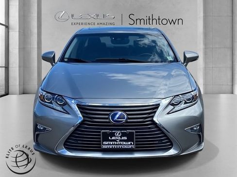 Used 2017 Lexus ES 300h FWD image 2