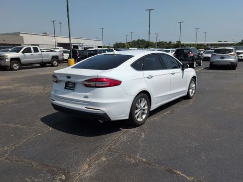 Used 2020 Ford Fusion SE FWD image 8