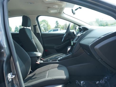 Used 2017 Ford Focus SE FWD image 11