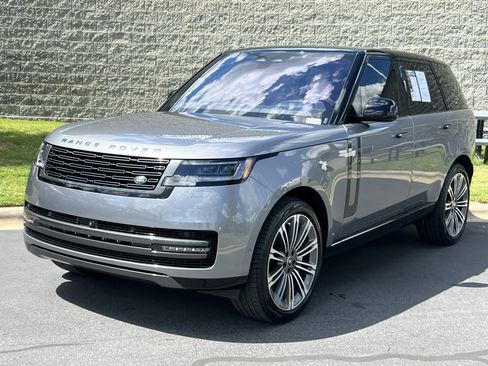 Used 2023 Land Rover Range Rover SE AWD/4WD image 2
