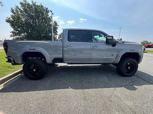Used 2024 GMC Sierra 2500 AT4 w/ AT4 Premium Plus Package AWD/4WD image 13