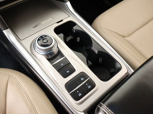 Used 2023 Ford Explorer XLT w/ Equipment Group 202A image 8