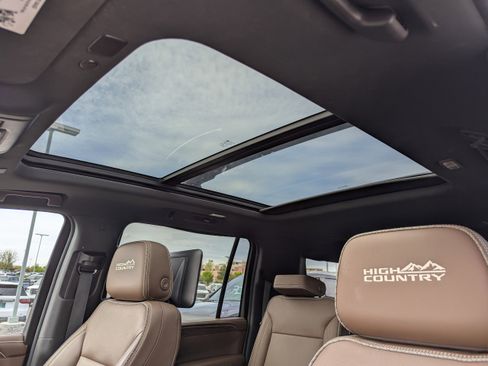Certified 2021 Chevrolet Suburban High Country w/ Premium Package 2 AWD/4WD image 32