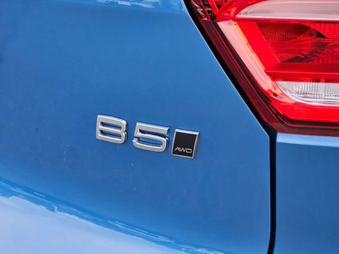 Certified 2024 Volvo XC40 B5 Plus w/ Protection Package Premier AWD/4WD image 11
