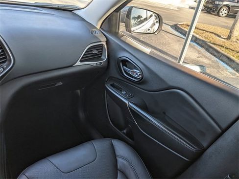 Certified 2020 Jeep Cherokee Latitude Lux w/ Comfort/Convenience Group image 14