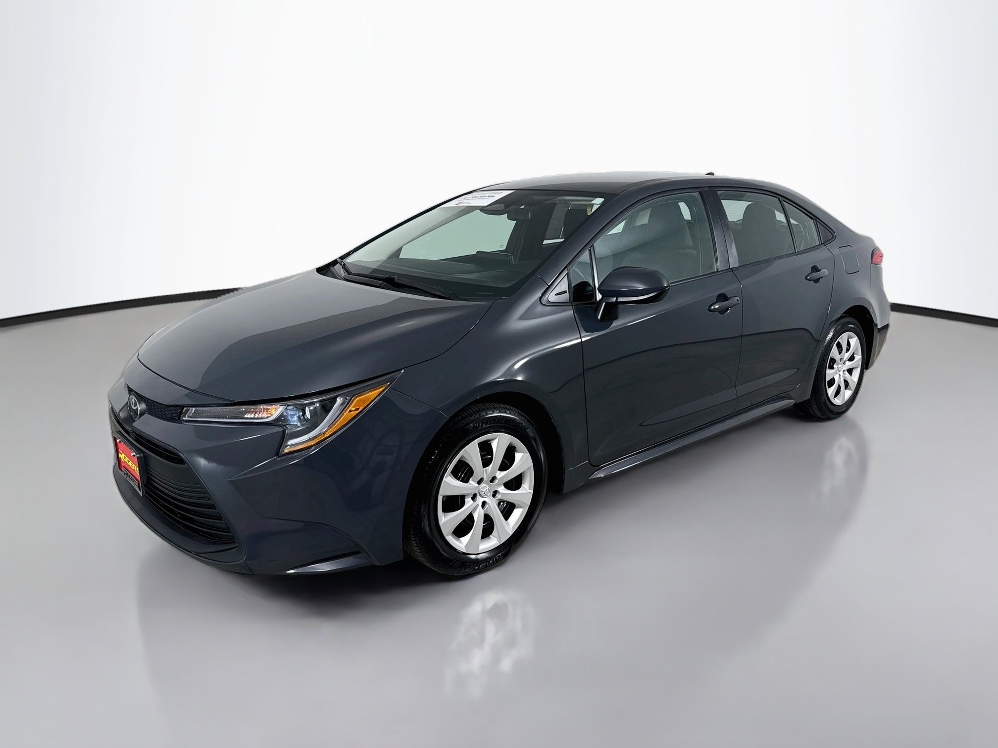 Certified 2025 Toyota Corolla LE FWD image 3