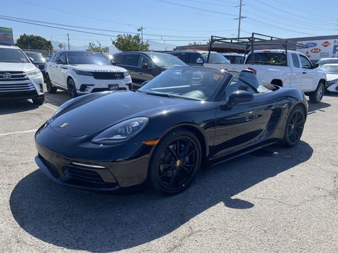 Used 2017 Porsche 718 Boxster RWD image 2