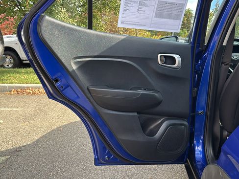 Used 2023 Hyundai Venue SEL image 21