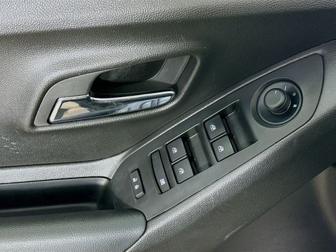 Used 2022 Chevrolet Trax LS w/ Tint and Cruise Package image 20