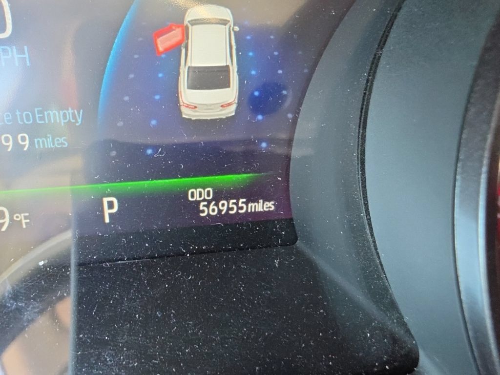 Used 2022 Toyota Camry XSE FWD image 7