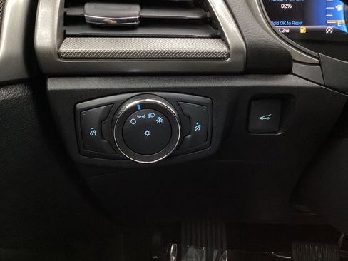 Used 2018 Ford Fusion SE w/ Fusion SE Technology Package image 40