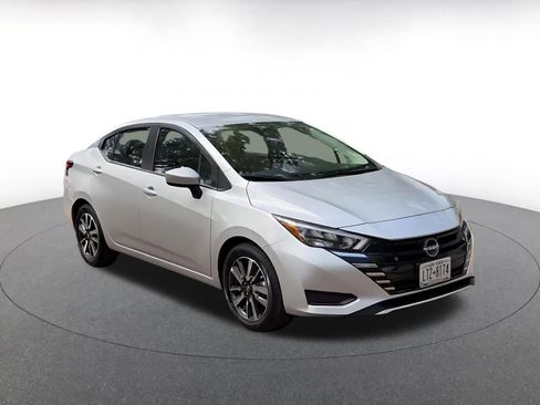 Used 2025 Nissan Versa SV image 3