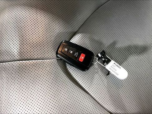 Used 2021 Toyota Highlander Limited AWD/4WD image 33