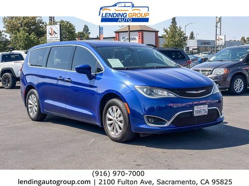 Used 2019 Chrysler Pacifica Touring Plus FWD image 5