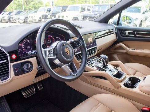 Used 2022 Porsche Cayenne S Platinum image 11