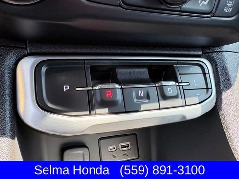 Used 2022 GMC Acadia SLE w/ Driver Convenience Package FWD image 20