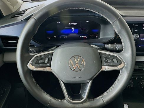 Used 2022 Volkswagen Taos SE w/ Panoramic Sunroof Package image 19