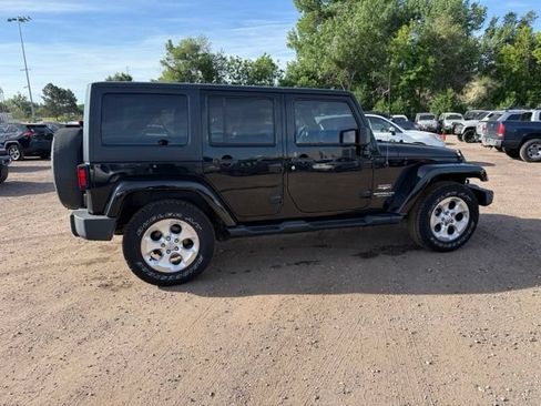 Used 2015 Jeep Wrangler Unlimited Sahara w/ Connectivity Group AWD/4WD image 7