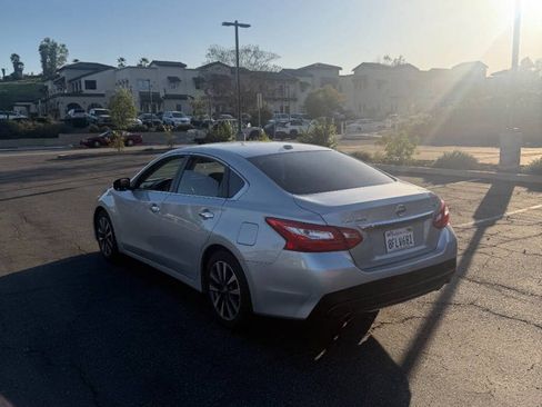Used 2017 Nissan Altima 2.5 SL FWD image 7