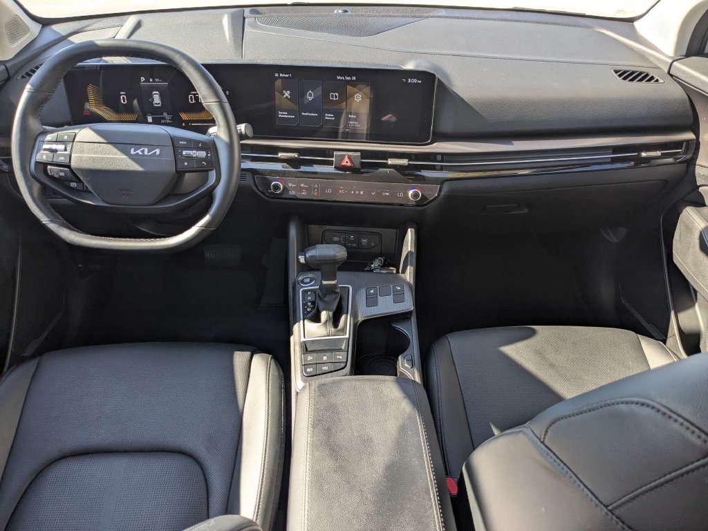 Used 2026 Kia Sportage EX FWD image 17