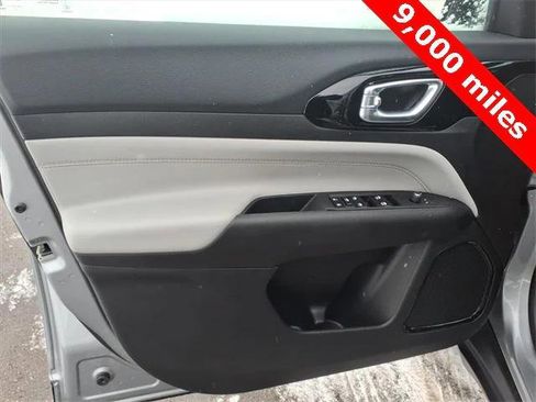 Certified 2024 Jeep Compass Limited image 8