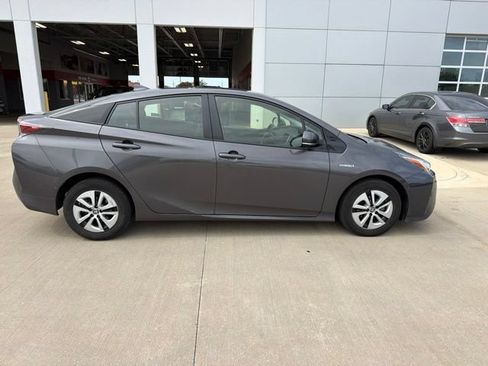 Used 2018 Toyota Prius Two w/ Prius Two Safety Plus Package FWD image 2