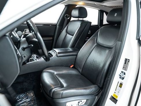 Used 2016 Rolls-Royce Ghost RWD image 17